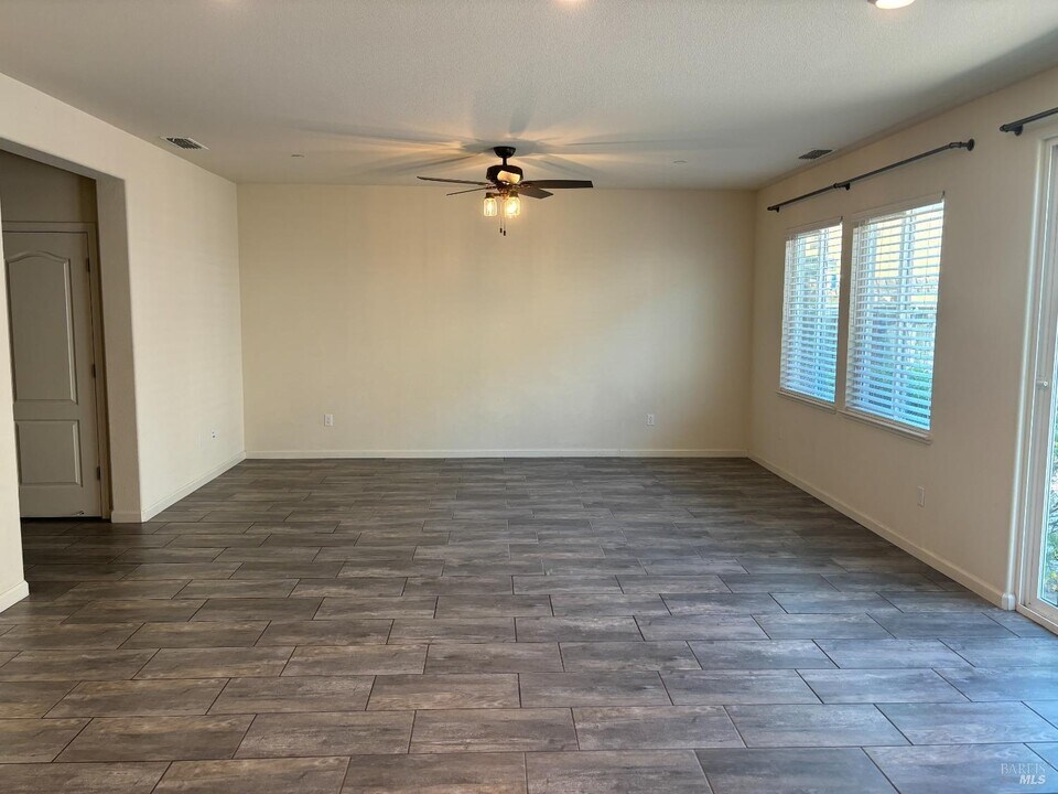 5112 Kevin Pl in Rohnert Park, CA - Building Photo