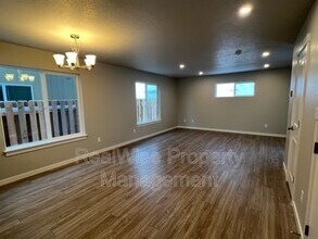 675 NE Brookstone Dr in Prineville, OR - Building Photo - Building Photo