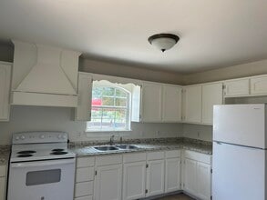 4740 Loma Vista Dr in Laredo, TX - Building Photo - Building Photo