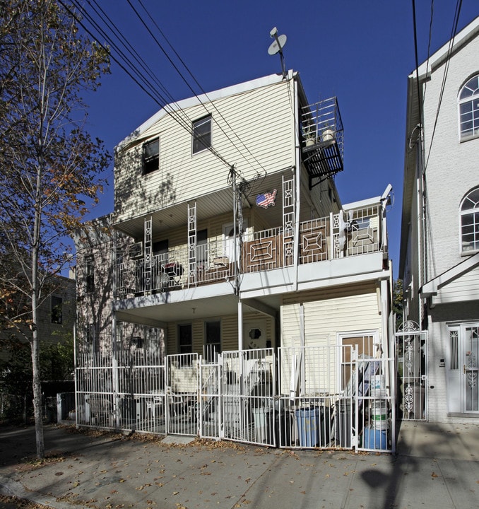 300 Duncan Ave in Jersey City, NJ - Building Photo