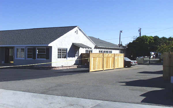 2560 Newport Blvd in Costa Mesa, CA - Building Photo