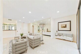 5340 Yarmouth Ave in Los Angeles, CA - Building Photo - Building Photo