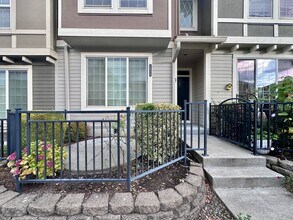 1614 SW 172nd Terrace in Beaverton, OR - Building Photo - Building Photo