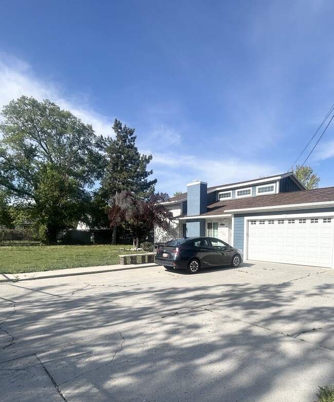 453 East Fort Union Blvd in Midvale, UT - Building Photo - Building Photo