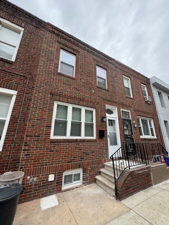 1312 S Garnet St in Philadelphia, PA - Building Photo