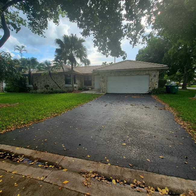 5380 NW 64th Way in Coral Springs, FL - Building Photo - Building Photo