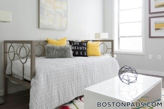 82 Franklin St, Unit 305 in Worcester, MA - Foto de edificio - Building Photo