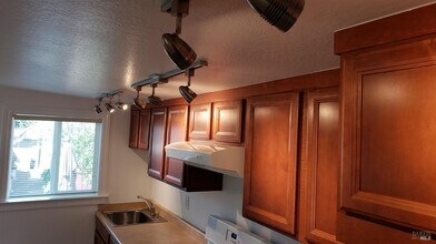 1153 Eggleston St in Napa, CA - Building Photo - Building Photo