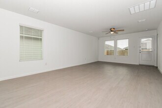 924 Calley Pear Trl in Princeton, TX - Foto de edificio - Building Photo