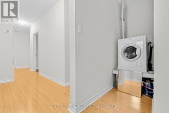 345 Dundas St E in Toronto, ON - Building Photo - Building Photo