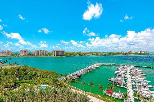 1000 South Pointe Dr in Miami Beach, FL - Building Photo - Building Photo
