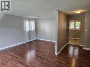 3256 Centennial Dr in Burlington, ON - Building Photo - Building Photo