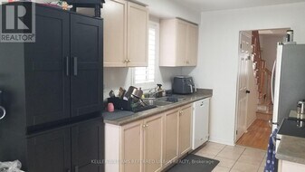 40 Ingold Ln in Ajax, ON - Building Photo