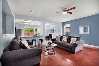 1721 E Mesa Park Dr in Round Rock, TX - Building Photo - Building Photo