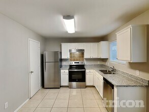 2311 Shady Birch Dr in Conroe, TX - Foto de edificio - Building Photo