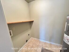 10224 Maymie Rd in Garden City, ID - Building Photo - Building Photo