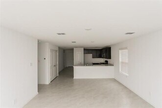 2902 Greenhorn Ave in Crandall, TX - Foto de edificio - Building Photo