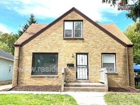 5911 N 35th St in Milwaukee, WI - Building Photo
