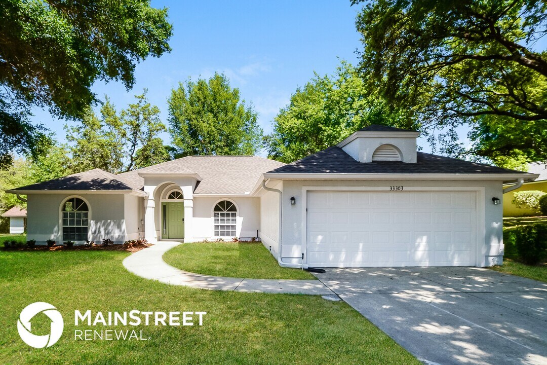 33303 Lake Bend Cir in Leesburg, FL - Foto de edificio