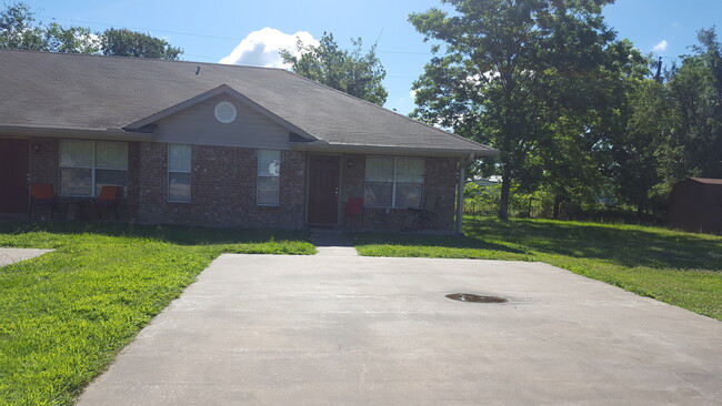 360 Anderson Rd in Reno, TX - Building Photo - Building Photo