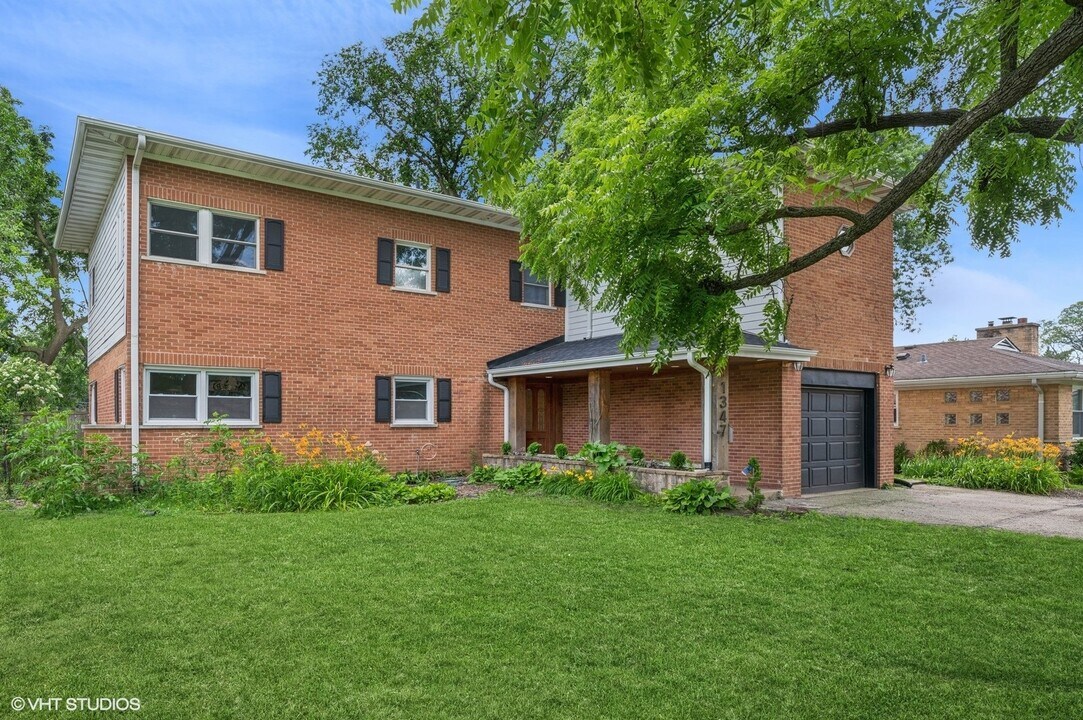 1347 London Ln in Glenview, IL - Building Photo