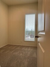 19017 Powers Creek Loop Rd NE in Silverton, OR - Building Photo - Building Photo