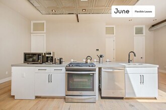 Prime Private ROOM in Williamsburg, Unit 5 in Brooklyn, NY - Foto de edificio - Building Photo