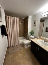 1011 NW 19th Ct, Unit C2 in Miami, FL - Foto de edificio - Building Photo