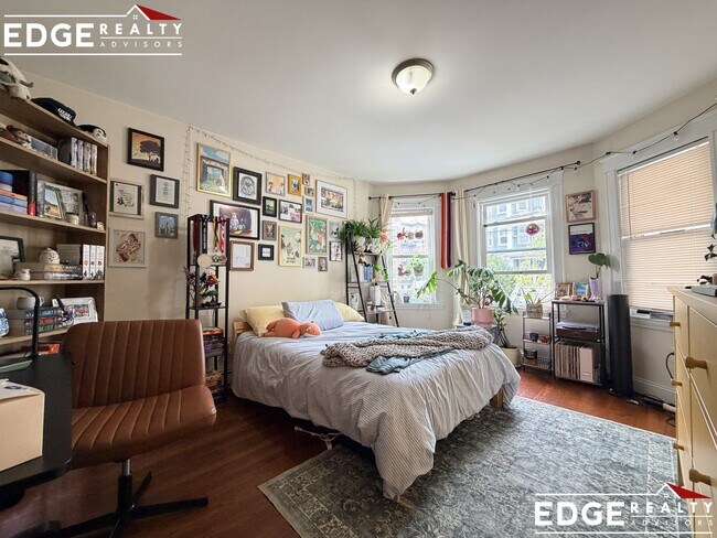 19 Claymoss Rd, Unit 1 in Boston, MA - Foto de edificio - Building Photo