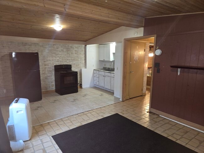 124 Lakeview Ave, Unit B Unit