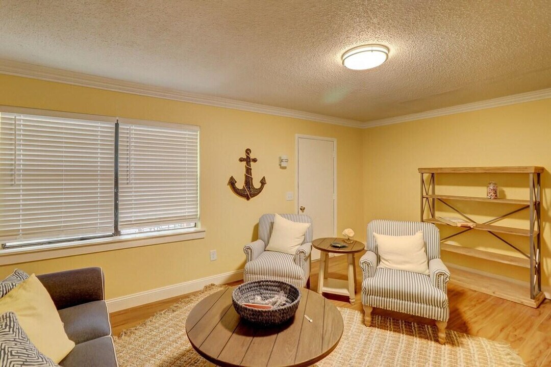 400 William Hilton Pkwy in Hilton Head Island, SC - Building Photo