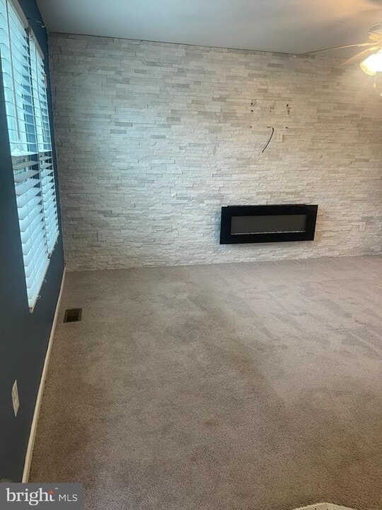 220 Lady Bug Dr in Dover, DE - Building Photo