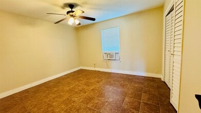 1308 Trinity St in Anahuac, TX - Building Photo - Building Photo