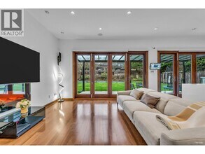 2227 Haywood Ave in West Vancouver, BC - Building Photo - Building Photo