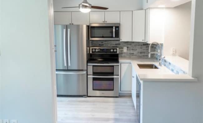 5626 Preston Oaks Rd in Dallas, TX - Building Photo - Building Photo