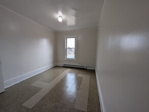 224 Lyman St, Unit 3R in Holyoke, MA - Foto de edificio - Building Photo