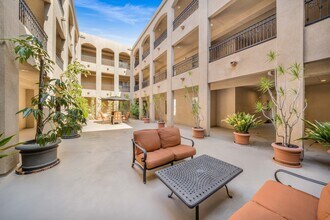 Villa Del Rey Apartments in Toluca Lake, CA - Building Photo - Building Photo