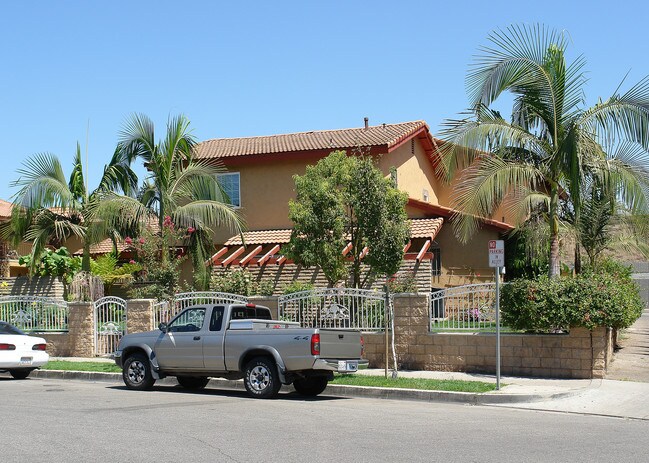 Casa De Sol Apartments in Orange, CA - Foto de edificio - Building Photo