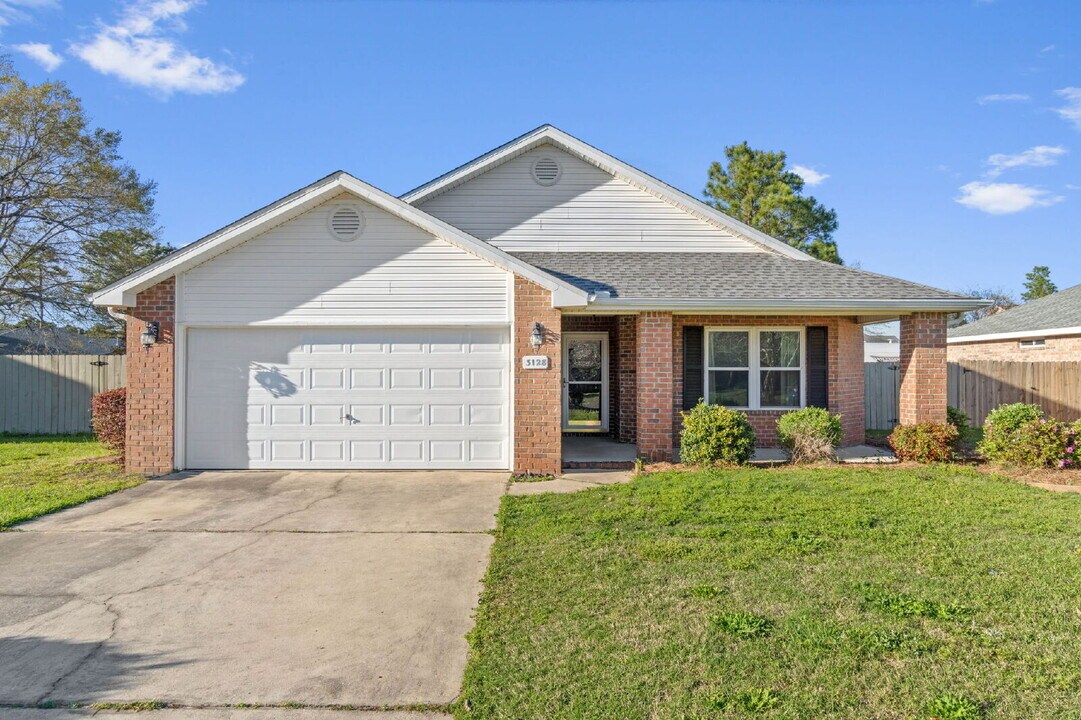 3128 Border Creek Dr in Crestview, FL - Building Photo