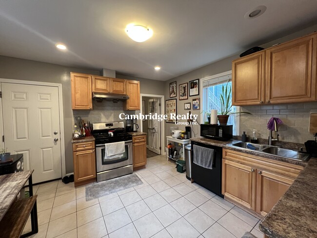 4 Rockwell St, Unit 1