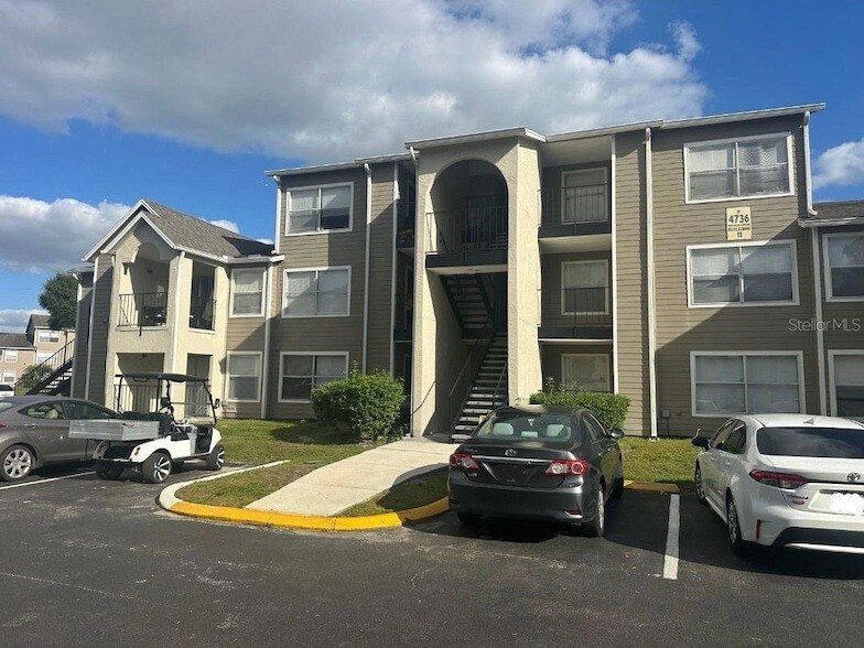 4736 Walden Cir in Orlando, FL - Foto de edificio