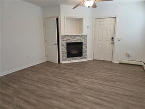 2 Chapel Ln in Lincoln, RI - Building Photo - Building Photo
