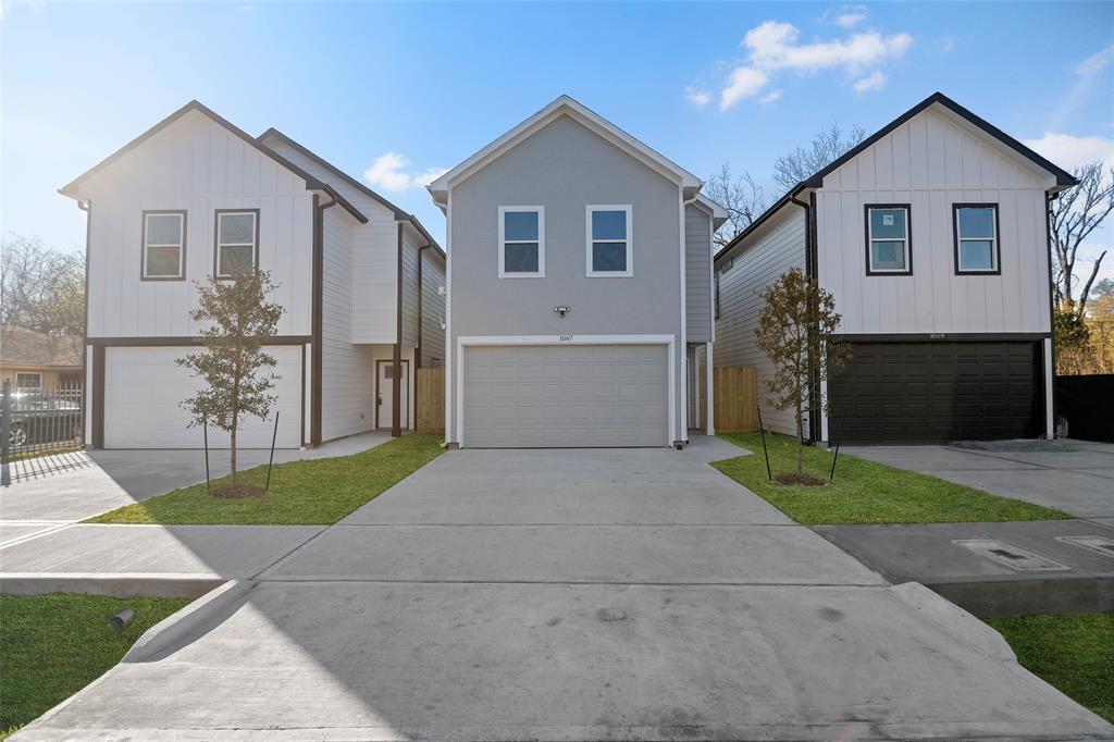 1067 St Clair St in Houston, TX - Building Photo