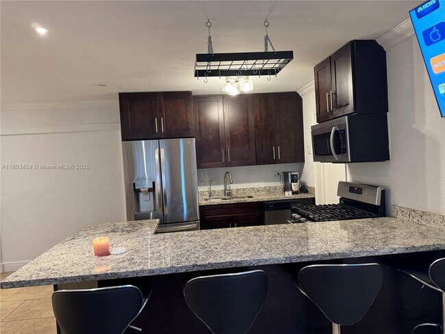 8540 NW 25th Ct in Sunrise, FL - Building Photo - Building Photo