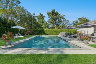 13 Sherwood Rd in Hampton Bays, NY - Building Photo - Building Photo