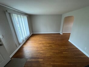 122 Spangler Rd NE in Canton, OH - Foto de edificio - Building Photo
