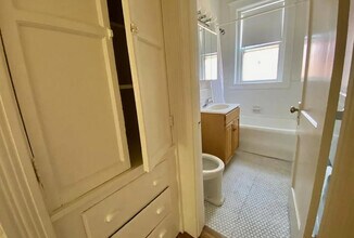 14 Alton Pl, Unit #3 in Brookline, MA - Foto de edificio - Building Photo