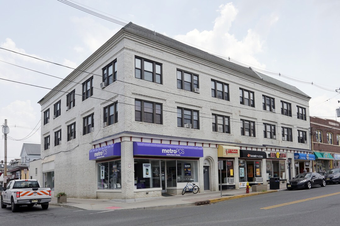 56-58 Main St in South River, NJ - Foto de edificio