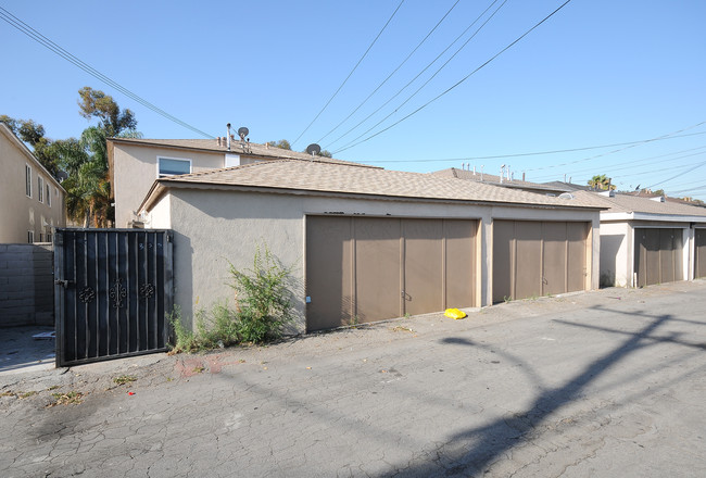 325 E Pomona Blvd in Monterey Park, CA - Building Photo - Building Photo