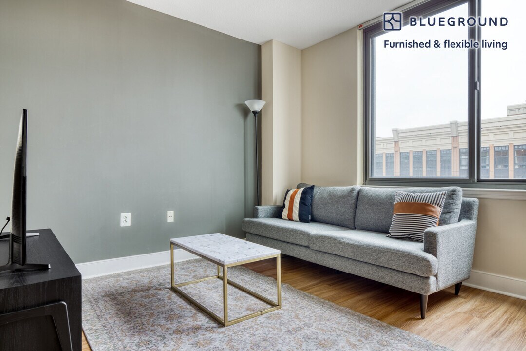 425 L St NW-Unit -FL13-ID52 in Washington, DC - Building Photo